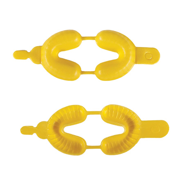 Dos cubetas para flúor de color amarillo sobre fondo blanco